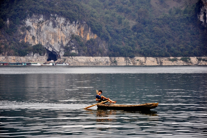Những con người Thung Nai hiền hòa, gần gũi với du khách...