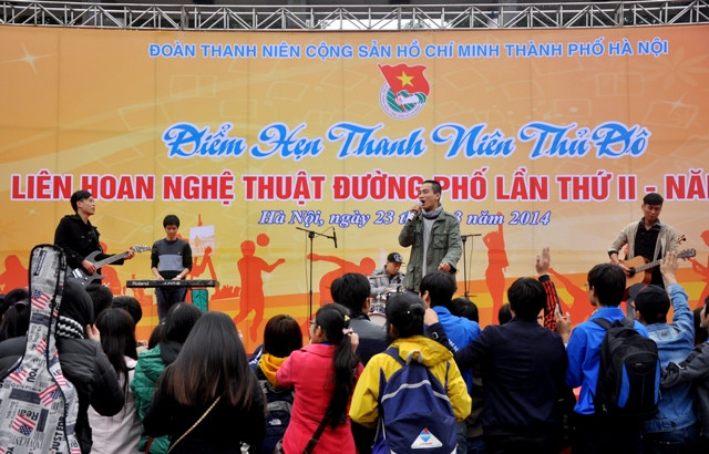 Không khí sôi động tại sân khấu chính của Liên hoan được giành cho các Ban, nhóm nhạc đường phố thể hiện.