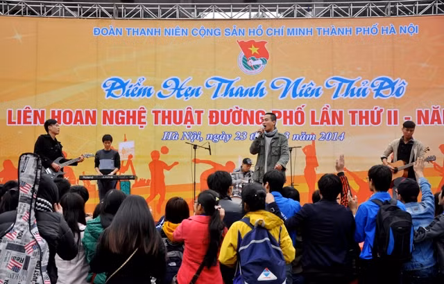 Không khí sôi động tại sân khấu chính của Liên hoan được giành cho các Ban, nhóm nhạc đường phố thể hiện.