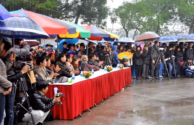 Tới dự Liên hoan nghệ thuật đường phố lần thứ 2 có các đại biểu là cán bộ Thành Đoàn Hà Nội và đông đảo các bạn sinh viên, học sinh trên địa bàn Thành phố.