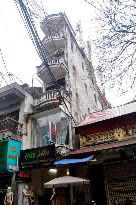 Ngôi nhà số 10 Hàng Cân siêu mỏng cao vút