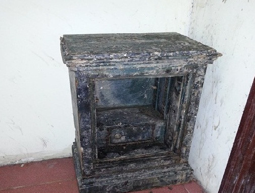 Chiếc két sắt được trục vớt sau bị 2 đối tượng Duy và Cường trộm.