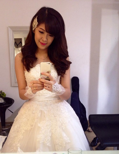 Vợ mới xinh xắn của ca sĩ Duy Khoa