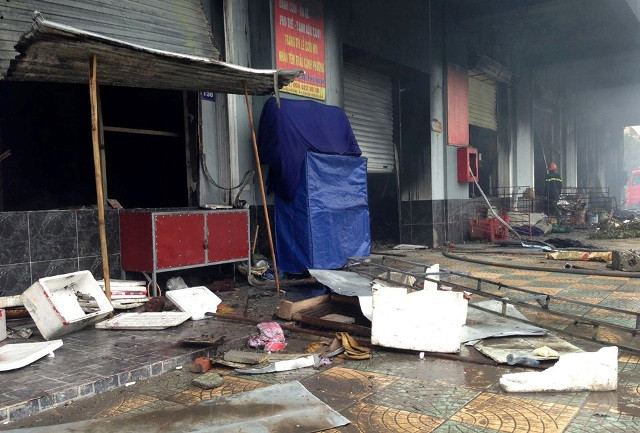 Khung cảnh hoang tàn còn lại sau đám cháy.