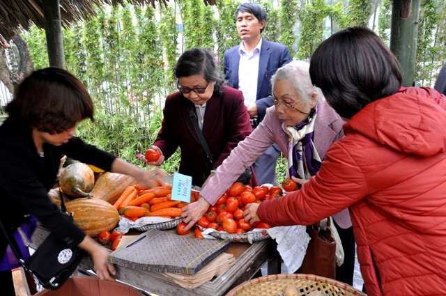 Đây là những mặt hàng đã trở thành thương hiệu đến từ nhiều tỉnh thành trong cả nước như: Nam Định, Thanh Hóa, Nghệ An, Phú Thọ, Hưng Yên.. Đây là những mặt hàng đã trở thành thương hiệu đến từ nhiều tỉnh thành trong cả nước như: Nam Định, Thanh Hóa, Nghệ An, Phú Thọ, Hưng Yên..