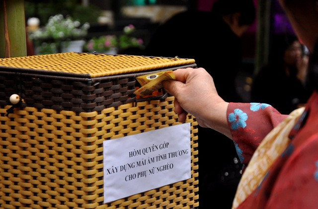 Đây là hoạt động ý nghĩa nhằm chào mừng ngày Quốc tế Phụ nữ 8/3, qua đây BTC cũng muốn kêu gọi mọi người giúp đỡ những người phụ nữ đang gặp khó khăn. Đây là hoạt động ý nghĩa nhằm chào mừng ngày Quốc tế Phụ nữ 8/3, qua đây BTC cũng muốn kêu gọi mọi người giúp đỡ những người phụ nữ đang gặp khó khăn.