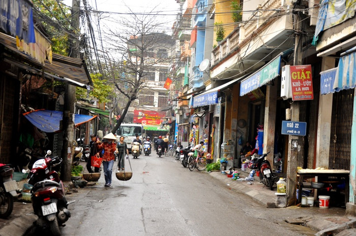 Phố 8/3 dài 500 mét, từ bờ tây sông Kim Ngưu đến Quỳnh Mai, quận Hai Bà Trưng. Phố 8/3 dài 500 mét, từ bờ tây sông Kim Ngưu đến Quỳnh Mai, quận Hai Bà Trưng.