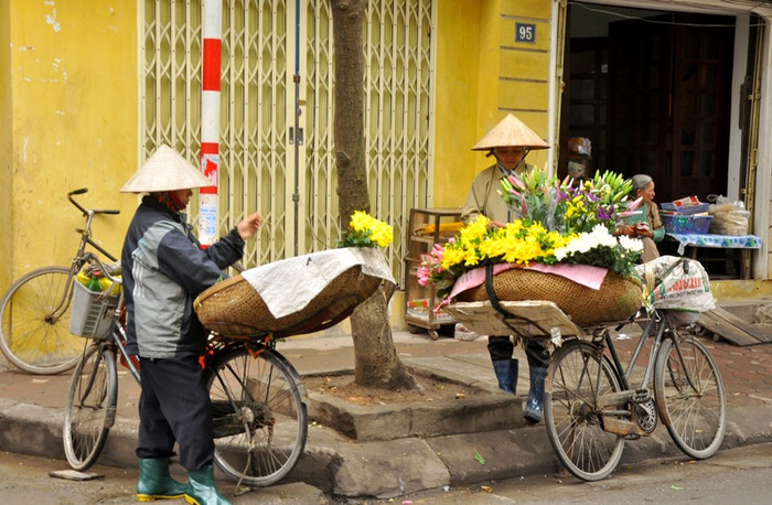 Trong cuộc sống hiện đại, Phố 8/3 càng ý nghĩa hơn khi nhà máy Dệt 8/3 không còn hoạt động nữa. Trong cuộc sống hiện đại, Phố 8/3 càng ý nghĩa hơn khi nhà máy Dệt 8/3 không còn hoạt động nữa.