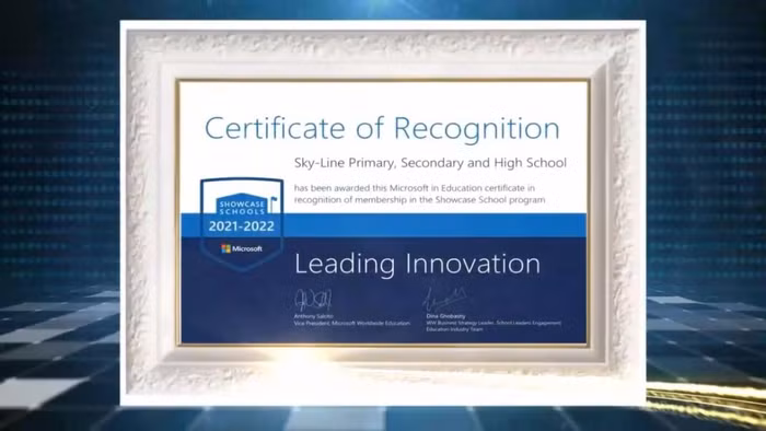 “Trường học Điển hình Microsoft” là danh hiệu được cấp cho các trường học tiêu biểu tham gia cải tiến kỹ thuật số và ứng dụng xuất sắc công nghệ thông tin để nâng cao kết quả học tập, nỗ lực chuyển đổi số môi trường học tập. Ảnh: AN