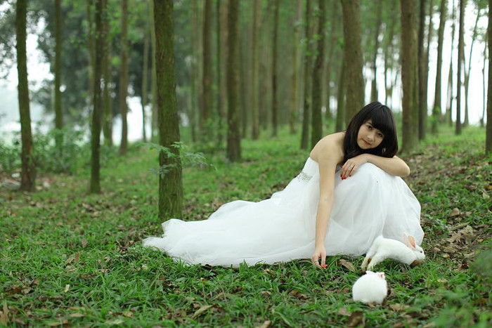 Kiều Trang sinh năm 1995, hiện đang là học sinh lớp 11 Văn - Trường THPT Chuyên Hưng Yên.