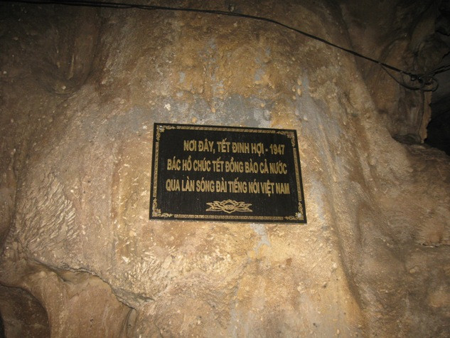 Hồ Chủ Tịch đã chúc tết đồng bào và nhân dân cả nước quan làn sóng Đài tiếng nói Việt Nam vào tết Đinh Hợi 1947