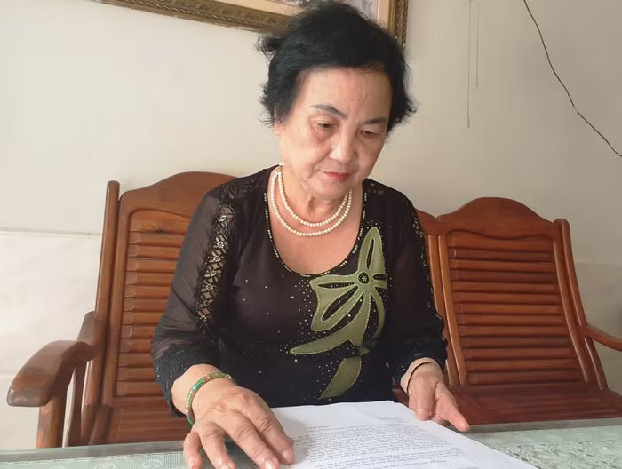 Hơn 30 năm giảng dạy, cô Phạm Thị Tùy vẫn chưa thể nhận phụ cấp thâm niên vì vướng quy định. Ảnh: TB