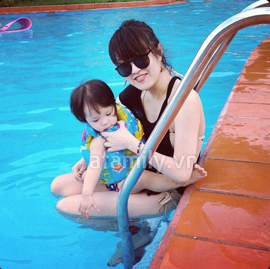 Mới đây, trên trang cá nhân của mình, Mi Vân đã bất ngờ chia sẻ những khoảnh khắc đáng yêu của bé Bào Ngư (tên gọi yêu ở nhà). Con gái Mi Vân đã được hơn 1 tuổi, bé rất dễ thương, lanh lợi và có nhiều nét giống mẹ Mi Vân. (Theo afamily)