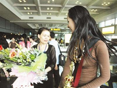 Ngày 28/8/2006, Hoa hậu Mai Phương Thúy cùng 14 người đẹp phía Bắc đã về đến sân bay Nội Bài. Ngày 28/8/2006, Hoa hậu Mai Phương Thúy cùng 14 người đẹp phía Bắc đã về đến sân bay Nội Bài.