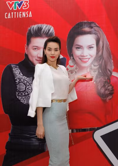 Hồ Ngọc Hà được chọn làm giám khảo cho cuộc thi hát đòi hỏi tính chuyên môn cao đã có không ít ý kiến ban đầu tỏ ra lo ngại. Tuy nhiên, sau những buổi quay hình, mặc dù chưa được công bố hay hé lộ bất kỳ thông tin, hình ảnh nào về chương trình nhưng trên trang cá nhân của nhiều phóng viên theo chân The Voice đã không ngần ngại dành cho Hồ Ngọc Hà những lời có cánh.