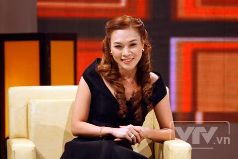 Rất đúng với tính cách và vị trí của mình, Mỹ Tâm luôn xuất hiện chỉn chu an toàn theo kiểu "quý bà". Tuy nhiên, phong cách này đôi khi cũng làm cô trông hơi già so với tuổi.