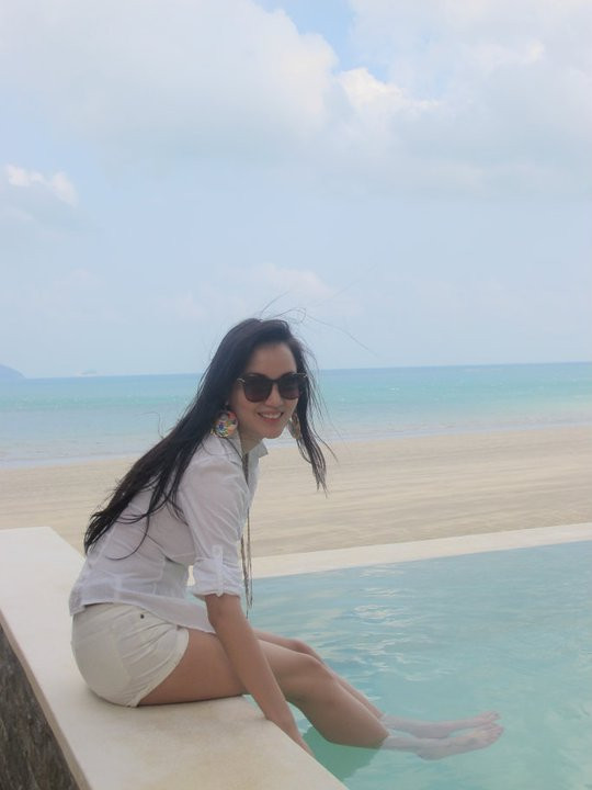 Huỳnh Bích Phương đã có những ngày nghỉ dưỡng đáng nhớ tại Six Senses resort, một trong những điểm đến hoang sơ, hoàn toàn lưu giữ vẻ đẹp tự nhiên đầy lôi cuốn. Huỳnh Bích Phương đã có những ngày nghỉ dưỡng đáng nhớ tại Six Senses resort, một trong những điểm đến hoang sơ, hoàn toàn lưu giữ vẻ đẹp tự nhiên đầy lôi cuốn.