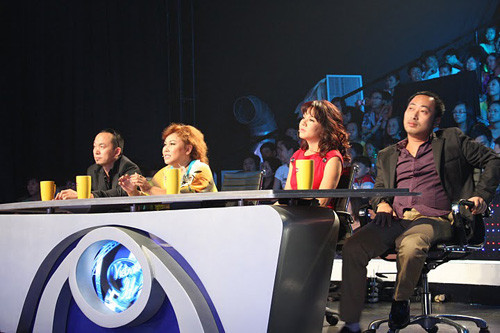 Diễm Quỳnh có thể là một nhà báo giỏi chuyên môn, một MC duyên dáng và thông minh Diễm Quỳnh có thể là một nhà báo giỏi chuyên môn, một MC duyên dáng và thông minh