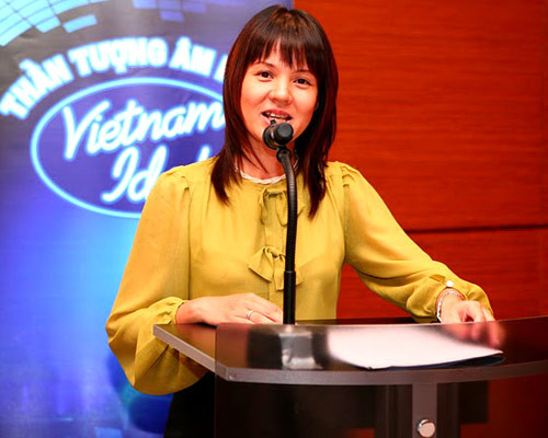 Chia sẻ về vai trò mới, nữ MC duyên dáng cho biết: "Mỗi một người trong thành phần giám khảo đều đòi hỏi phải có cá tính. Tôi thấy điều khó khăn nhất là làm sao nói lên những gì mà khán giả muốn nghe". Chia sẻ về vai trò mới, nữ MC duyên dáng cho biết: "Mỗi một người trong thành phần giám khảo đều đòi hỏi phải có cá tính. Tôi thấy điều khó khăn nhất là làm sao nói lên những gì mà khán giả muốn nghe".