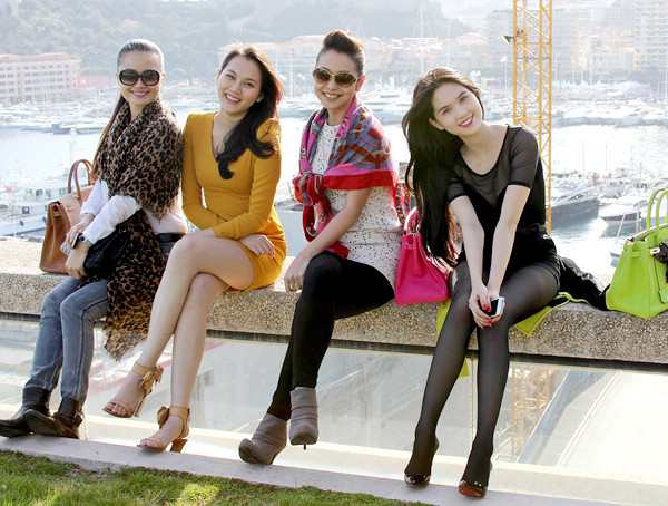 Búp bê Ngọc Trinh cùng Ngọc Thạch, Jennifer Phạm... có chuyến đi châu Âu tham dự một event tổ chức tại vương quốc Monaco vào tháng 3/2012.