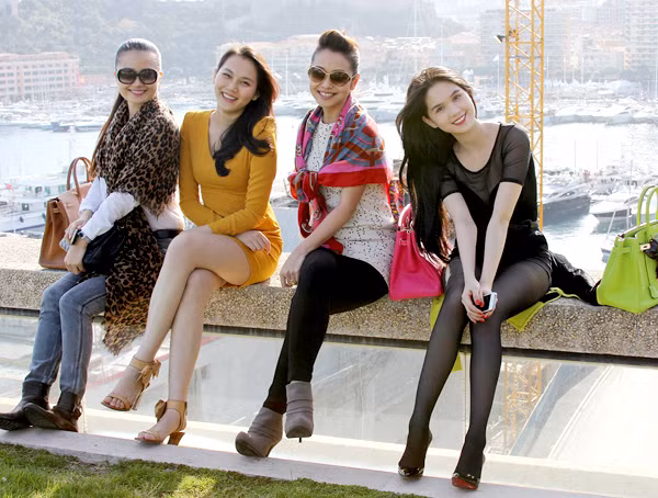 Búp bê Ngọc Trinh cùng Ngọc Thạch, Jennifer Phạm... có chuyến đi châu Âu tham dự một event tổ chức tại vương quốc Monaco vào tháng 3/2012.