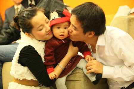 Minh Hương là diễn viên trẻ được biết tới khi cô thủ vai chính trong phần 1 của Nhật ký Vàng Anh. Với gương mặt hồn nhiên và cách diễn khá cảm xúc, Minh Hương được đánh giá là diễn viên thủ vai thành công nhất ở bộ phim này.