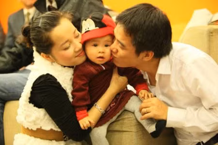 Minh Hương là diễn viên trẻ được biết tới khi cô thủ vai chính trong phần 1 của Nhật ký Vàng Anh. Với gương mặt hồn nhiên và cách diễn khá cảm xúc, Minh Hương được đánh giá là diễn viên thủ vai thành công nhất ở bộ phim này.
