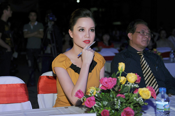 Ngọc Oanh cũng luôn được khen ngợi bởi gu thẩm mỹ hợp tuổi, cuốn hút của mình. Ngọc Oanh cũng luôn được khen ngợi bởi gu thẩm mỹ hợp tuổi, cuốn hút của mình.