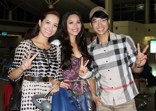 Thúy Hạnh - giám đốc công ty Elite và Nam Thành tiễn Hoàng My tại sân bay.