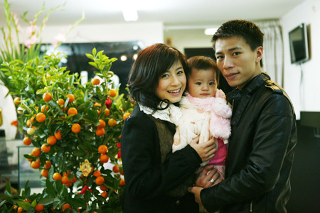 Từng đoạt ngôi vị Miss Audition 2006, nhưng hot girl Ngọc Anh đã sớm lên xe hoa, “theo chồng bỏ cuộc chơi” từ khi 20 tuổi, rời khỏi showbiz dù lúc đó con đường của cô đang rộng mở với nhiều lời mời gọi.