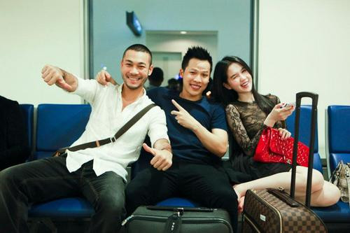 Ngọc Trinh, Doãn Tuấn, Khắc Tiệp chụp ảnh lưu niệm tại sân bay Tân Sơn Nhất trước khi bay đến Hàn Quốc. Ngọc Trinh, Doãn Tuấn, Khắc Tiệp chụp ảnh lưu niệm tại sân bay Tân Sơn Nhất trước khi bay đến Hàn Quốc.