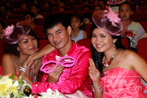 Tự nhận niềm say mê trẻ thơ vốn dĩ đã có tự nhiên trong máu, Châu Anh tự hào khi là một phần trong chương trình đi tìm những tài năng nhí đầy ý nghĩa - Đồ rê mí.