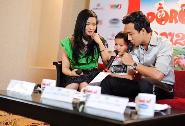 Sẽ thật thiếu sót khi trong danh sách những người đẹp Việt làm giám khảo lại thiếu Đặng Châu Anh. Cô không chỉ là một giảng viên âm nhạc, một MC duyên dáng trên truyền hình mà còn góp mặt trong nhiều chương trình với vai trò giám khảo.