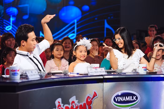 Hiện tại, Đặng Châu Anh đang làm một trong các vị giám khảo xinh đẹp và nhí nhảnh của chương trình Đồ rê mí 2012.