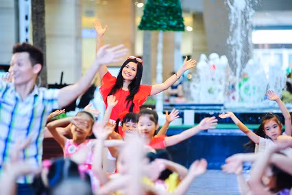 Với tính cách nhẹ nhàng và vẻ đẹp đằm thắm, Châu Anh đã góp phần mang đến sự tự tin cho các tài năng nhí.