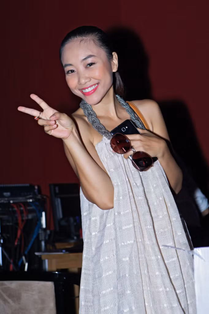 Trong vai trò giám khảo, ca sỹ Đoan Trang đã dành thời gian đến phòng tập giúp đỡ, chỉ bảo cho các thí sinh Ngôi nhà âm nhạc trước liveshow thứ 7 ngày 6/7 tới tại nhà thi đấu Nguyễn Du. Trong vai trò giám khảo, ca sỹ Đoan Trang đã dành thời gian đến phòng tập giúp đỡ, chỉ bảo cho các thí sinh Ngôi nhà âm nhạc trước liveshow thứ 7 ngày 6/7 tới tại nhà thi đấu Nguyễn Du.