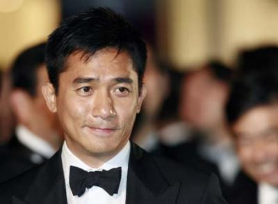 Trước khi gia nhập làng điện ảnh, Lương Triều Vỹ đã làm nhân viên bán hàng tại một cửa hàng điện tử.