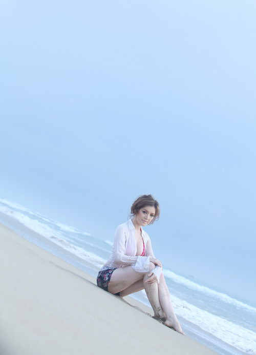 Nhiếp ảnh DL Duy cùng nữ diễn viên khả ái Lý Nhã Kỳ thực hiện bộ ảnh gợi cảm, khoe vẻ đẹp của người phụ nữ Việt Nam trong thời đại mới, năng động và trẻ trung.