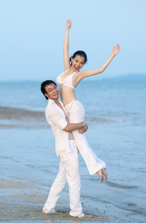 Để chuẩn bị cho ngày lễ trọng đại của mình, Thùy Lâm đã cùng chồng đến các bờ biển xinh đẹp để chụp ảnh cưới. Để chuẩn bị cho ngày lễ trọng đại của mình, Thùy Lâm đã cùng chồng đến các bờ biển xinh đẹp để chụp ảnh cưới.