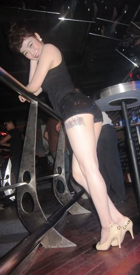 Trong bài phỏng vấn này, khi nói về sự gợi cảm, Julia Hồ Thúy Anh tiết lộ rằng cô thích sự "nửa kín nửa hở" vì như thế sẽ hấp dẫn hơn. Cô cũng khiêm tốn nhận rằng mình chỉ "ưa nhìn" và cho biết bạn bè thích cô cười vì khi cười, cô xinh tươi và thân thiện. Trong bài phỏng vấn này, khi nói về sự gợi cảm, Julia Hồ Thúy Anh tiết lộ rằng cô thích sự "nửa kín nửa hở" vì như thế sẽ hấp dẫn hơn. Cô cũng khiêm tốn nhận rằng mình chỉ "ưa nhìn" và cho biết bạn bè thích cô cười vì khi cười, cô xinh tươi và thân thiện.