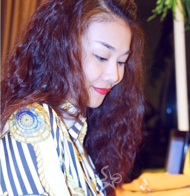 "Chân dài 1m12" tự tia toả sáng từ sân bay với vẻ đẹp rạng rỡ vốn có, cô đã dành khoảng thời gian ngắn tại Hà Nội để gấp rút thực hiện các công việc của mình. (Theo ngoisao)