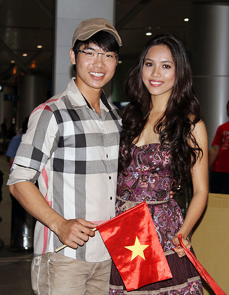 Nam Thành - Hoàng My xây dựng tình bạn đẹp khi cùng tham dự cuộc thi Bước nhảy Hoàn vũ. Anh bí mật xuất hiện khiến chân dài Đồng Nai không giấu được sự bất ngờ. Nam Thành - Hoàng My xây dựng tình bạn đẹp khi cùng tham dự cuộc thi Bước nhảy Hoàn vũ. Anh bí mật xuất hiện khiến chân dài Đồng Nai không giấu được sự bất ngờ.