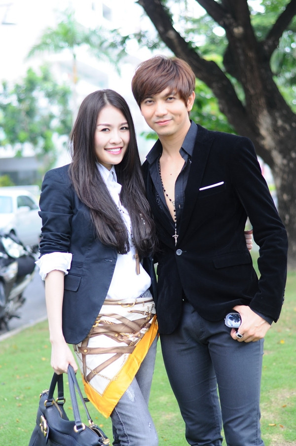 Một thời gian khá dài sau “nghi án” đánh người cùng Hồng Quế chưa có hồi kết, Quế Vân chính thức đánh dấu sự trở lại Vpop bằng single Còn lại được gì. Điều thú vị trong MV này đó là phần góp mặt của Tim trong vai trò bạn diễn của Quế Vân. Một thời gian khá dài sau “nghi án” đánh người cùng Hồng Quế chưa có hồi kết, Quế Vân chính thức đánh dấu sự trở lại Vpop bằng single Còn lại được gì. Điều thú vị trong MV này đó là phần góp mặt của Tim trong vai trò bạn diễn của Quế Vân.