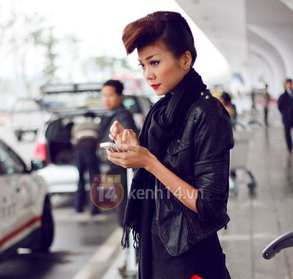 Được mời tham dự một sự kiện tại Đà Nẵng vào 12/2011, Thanh Hằng và ekip của mình đã có mặt tại sân bay Tân Sơn Nhất để di chuyển tới Đà Nẵng.