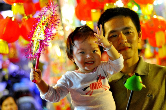 Người lớn đang "cướp" Trung thu của trẻ con ảnh 2 Người lớn đang "cướp" Trung thu của trẻ con ảnh 2