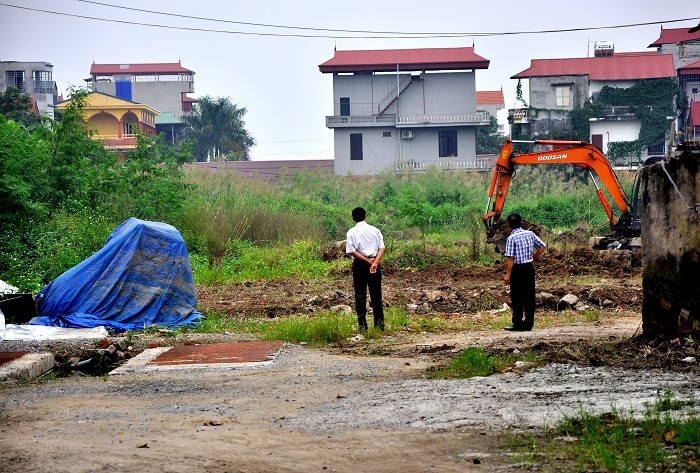Trong chiều ngày 30/9, tại dự án B5 có một chiếc máy xúc đang làm việc nhưng liệu dự án có khởi sắc trong thời gian tới sau khi đã đổi sang nhà ở xã hội? Trong chiều ngày 30/9, tại dự án B5 có một chiếc máy xúc đang làm việc nhưng liệu dự án có khởi sắc trong thời gian tới sau khi đã đổi sang nhà ở xã hội?