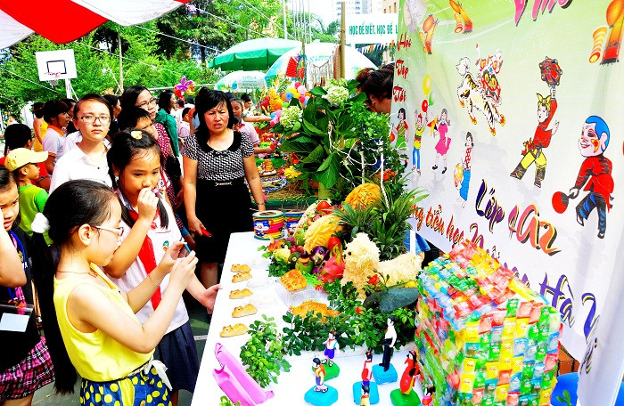 Những mâm cỗ Trung thu ý nghĩa cũng được các em học sinh và phụ huynh từng lớp tạo ra trong ngày này.