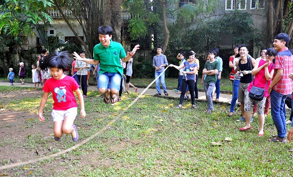 Trò nhảy dây sừng không còn xa lạ với người Việt