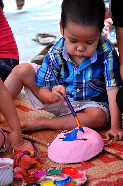 Được thử sức mình với việc vẽ mặt lạ