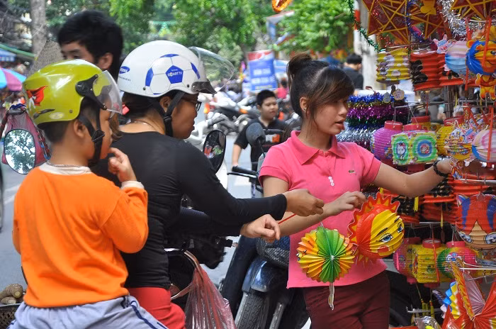 Những đồ chơi truyền thống vẫn được nhiều người chọn lựa cho con em mình vì nó không độc hại và rất ý nghĩa.